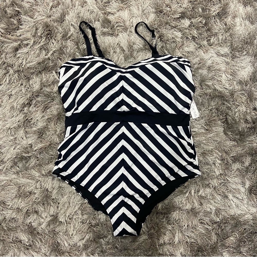 Cactus women black and white stripes one piece bathing swimsuit. Size 24., NWT.